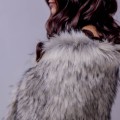 beżowo szare futro bridal stole.jpg
