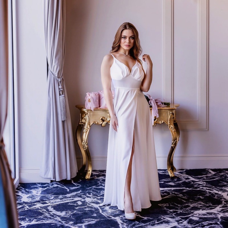 NOELIA - Smooth Bridal Dress with Delicate Waist Detailing in White – Minimalist Elegance for the Modern Bride   