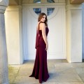 suknia bordo długa z rozcięciem serce dekolt.jpeg