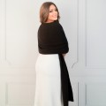 szal ślubny czekolada brązowy ślubny na sukienkę_bridal stole.jpg