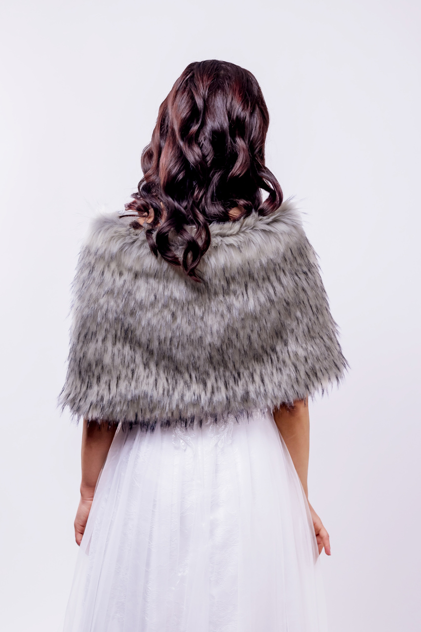 Brautstola aus Kunstfell Beige-Grau – Bridal Stole