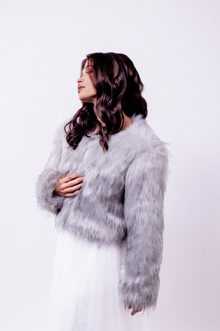 Brautjacke aus Kunstfell Grau – Bridal Stole