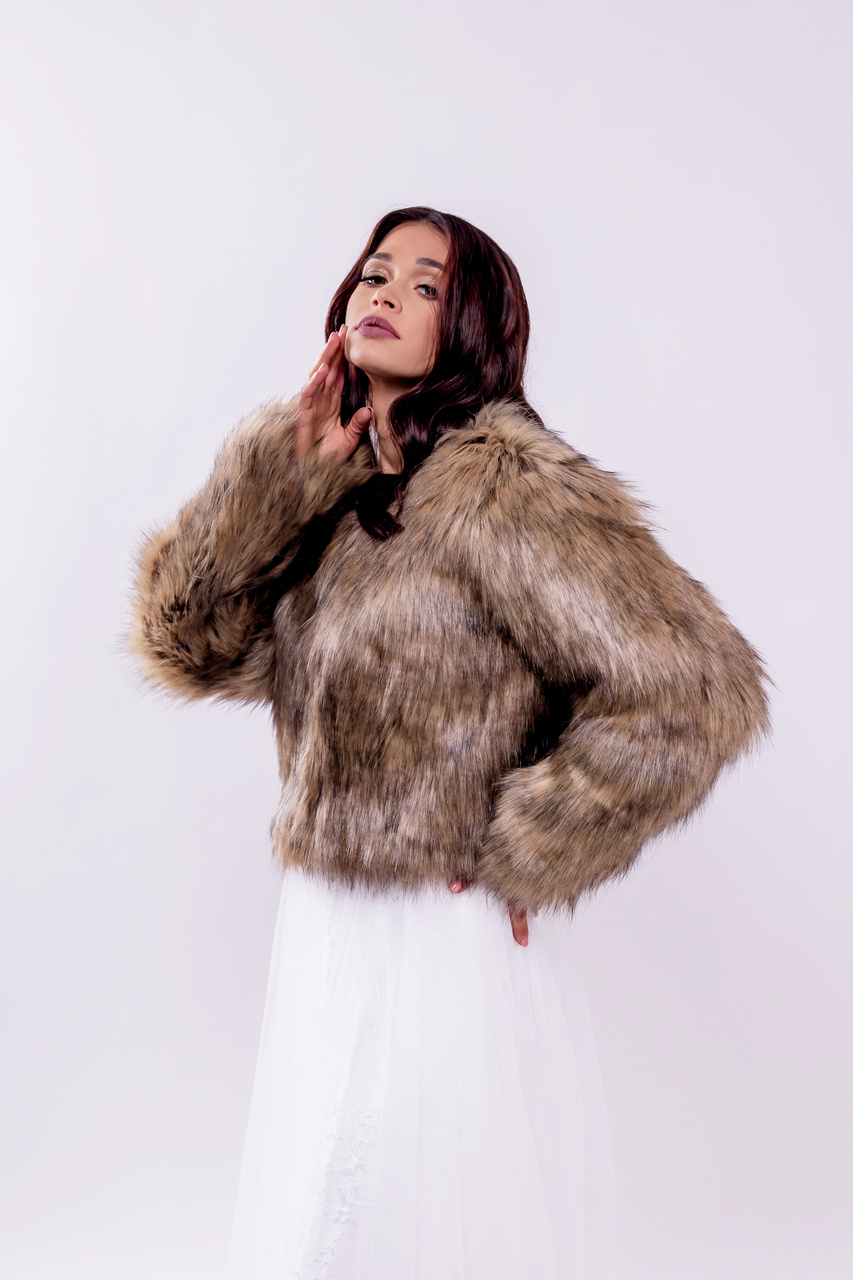 Brautjacke aus Kunstfell Nude – Bridal Stole